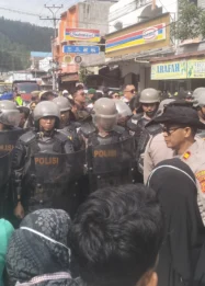 Eksekusi Lahan Pasar Inpres Takengon Diwarnai Aksi Penolakan Pedagang