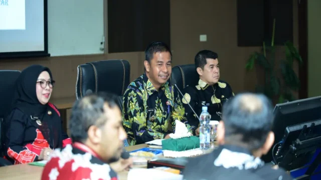Evaluasi Realisasi Fisik dan Keuangan: Strategi Baru Bupati Kampar untuk Pacu Pembangunan Daerah