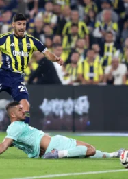 Fenerbahçe vs Pogoń Szczecin: Turki Hancurkan Portowce 4-0, Górnik Waspada