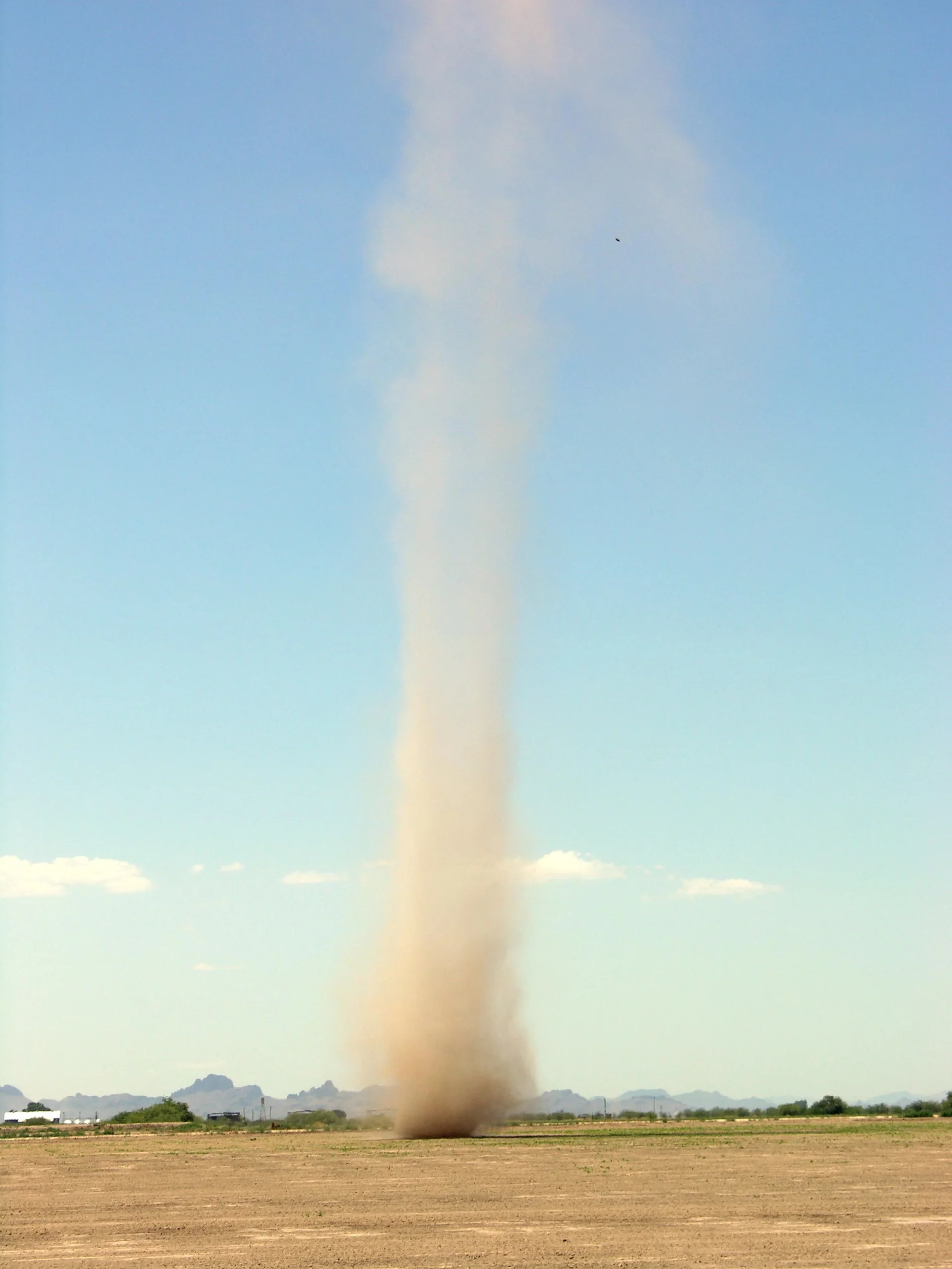 Fenomena Dust Devil di Gunung Bromo: Faktor Meteorologi hingga Dampak Pariwisata