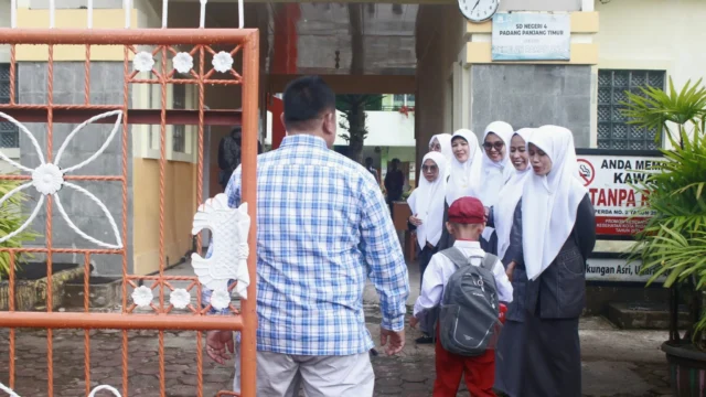 GAMAS Warnai Hari Pertama Sekolah di Padang Panjang: Gerakan Ayah Sebagai Investasi Generasi Unggul