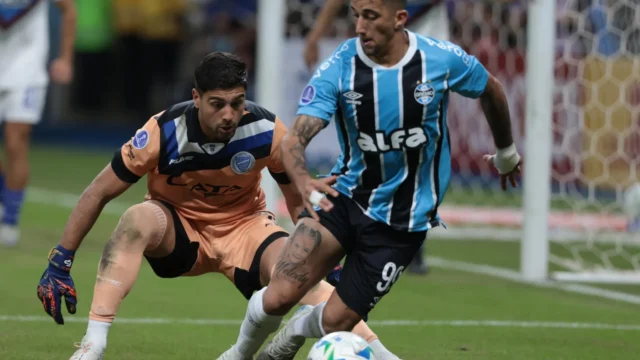 Gol Penalti Hulk dan Debut Kembali Marlon Warnai Duel Sengit Grêmio vs Fluminense