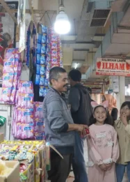 Gotong Royong di Pasar Pusat Padang Panjang: Inisiatif Wako Hendri untuk Menjaga Kebersihan dan Daya Tarik Ekonomi