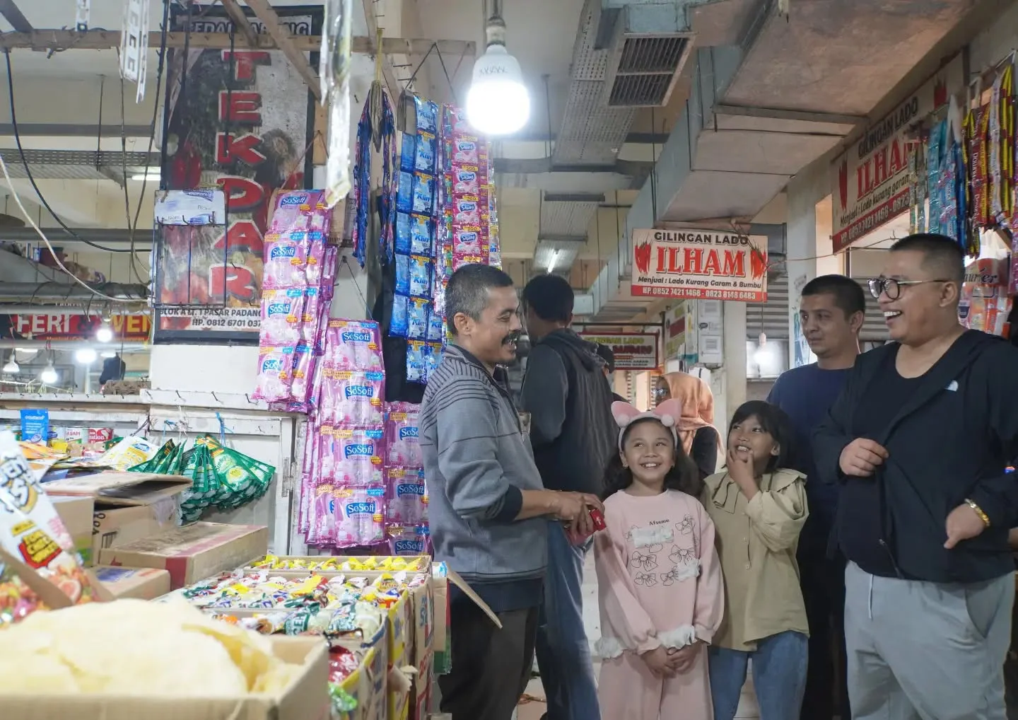 Gotong Royong di Pasar Pusat Padang Panjang: Inisiatif Wako Hendri untuk Menjaga Kebersihan dan Daya Tarik Ekonomi