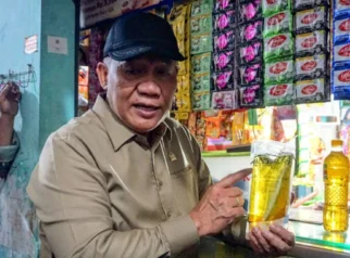 Harga MinyaKita di Pasar Kalanganyar Sidoarjo Tembus Rp22 Ribu, Anggota DPR Minta Pengawasan Distribusi
