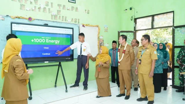 Hari Pertama MPLS: Bupati Lamongan Tinjau Sekolah dan Dorong Peran Ayah
