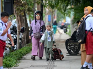 Hari Pertama Sekolah di Banyuwangi: Antusiasme Orang Tua, MPLS Ramah, dan Dampak Jangka Panjang