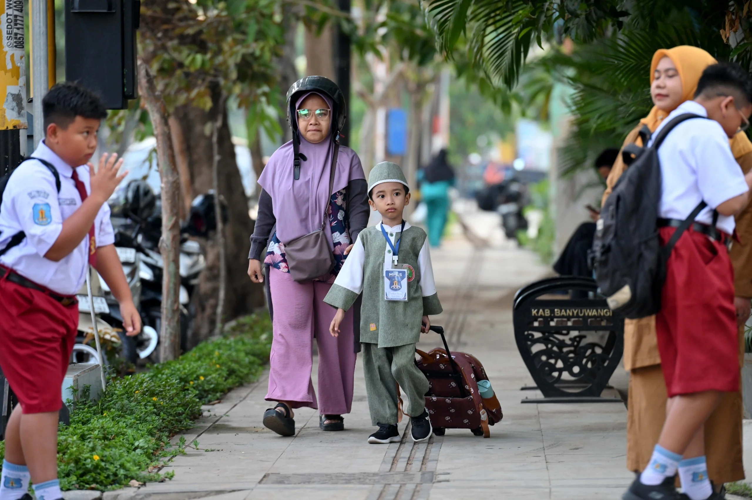 Hari Pertama Sekolah di Banyuwangi: Antusiasme Orang Tua, MPLS Ramah, dan Dampak Jangka Panjang