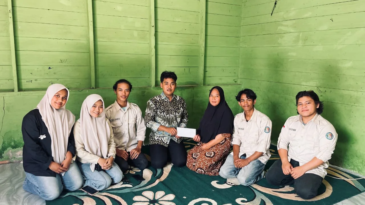 HIMASUB-Aceh Barat Salurkan Bantuan Rp2 Juta untuk Pengidap Tumor Ganas LPP RRI