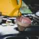 Jangan Tunggu Hitam Pekat, Zat Penting dalam Oli Mesin Bisa Habis