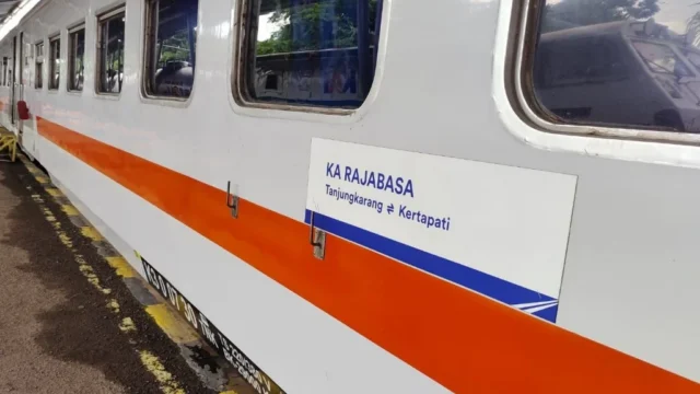 KA Rajabasa Pakai Kereta Ekonomi Premium, Tarif Tetap Rp32 Ribu