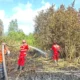 Karhutla Dipadamkan, Upaya Pendinginan Lahan di Desa Tanjung Baru Muara Enim