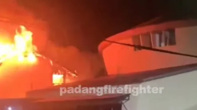 Kebakaran Kompleks Pemko Padang di Sawahan: Kerugian Rp1,8 Miliar, Kronologi, Dampak, dan Upaya Pemulihan