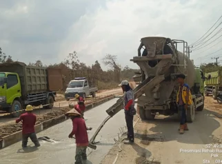 Kerap Diterobos Pengendara, Proyek Jalan TAA Kejar Target Rampung Agustus