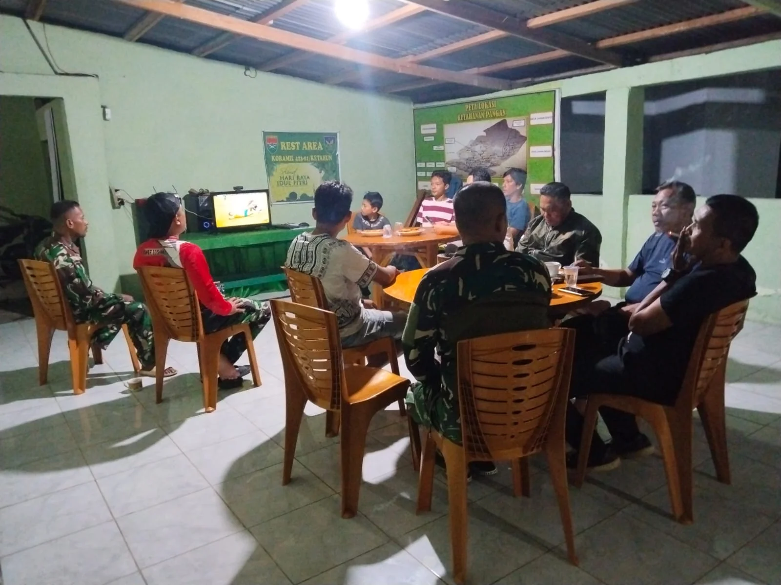 Kodim 0423BU dan Jajaran Koramil Gelar Nobar Piala Dunia Bersama Warga: Mempererat Kemanunggalan TNI-Rakyat