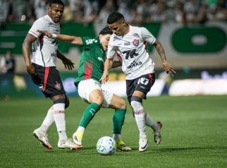 Kontroversi dan Goleada: Palmeiras Hancurkan Vitória 4-0 di Barradão