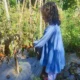 Liburan Edukatif Belajar Bertani Sambil Memetik Tomat di Kebun