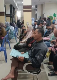 Lonjakan Pengurusan KTP-el Selama Libur Sekolah di Ponorogo Memicu Antrean Panjang