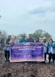 Mahasiswa Kukerta UNRI Tanam Mangrove Cegah Abrasi Selatbaru Bersama