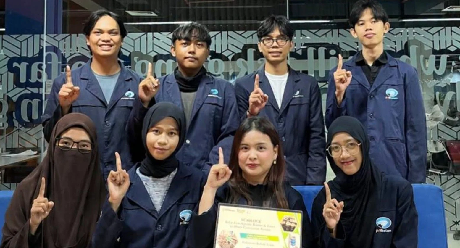 Mahasiswa Polibatam Sulap Sampah Laut Jadi Paving Ramah Lingkungan