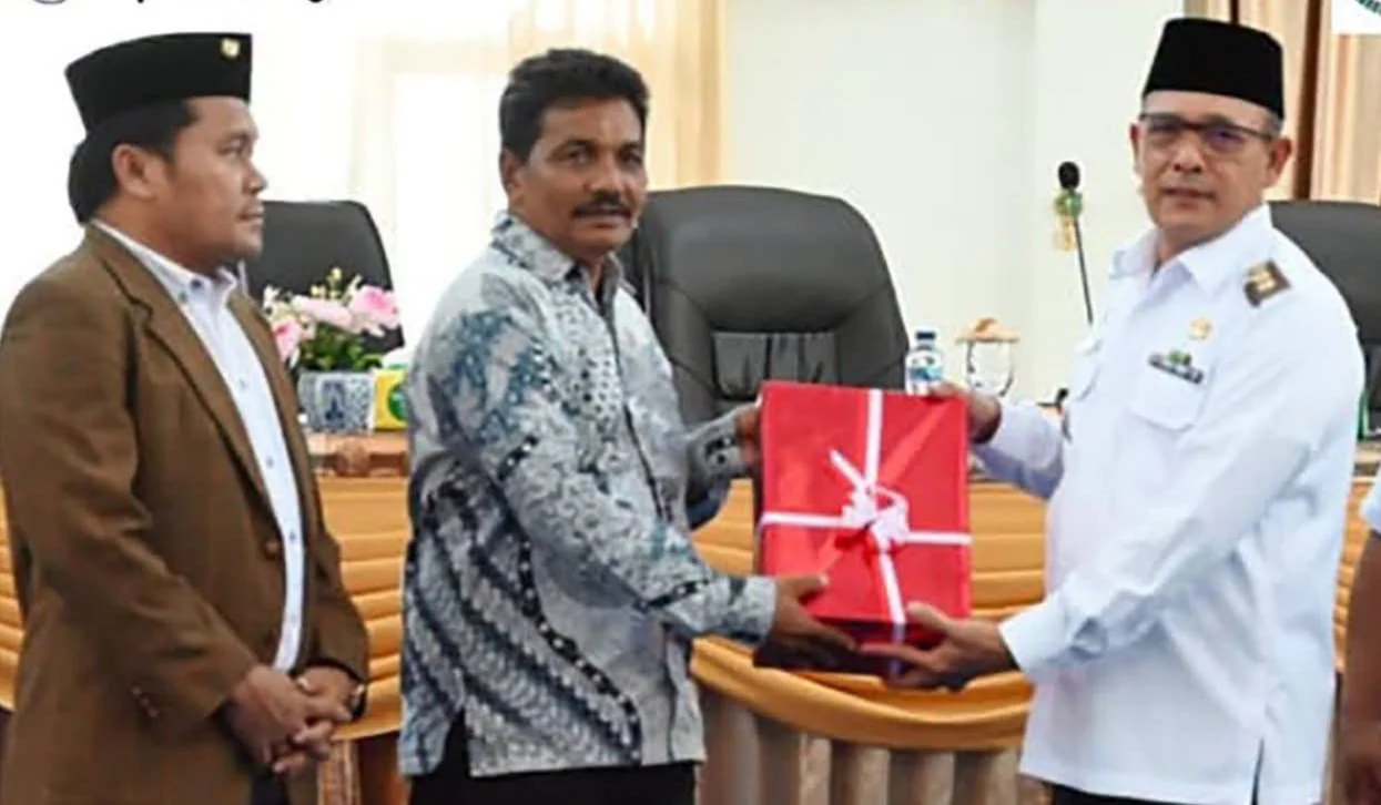 Mahmud DPRD Tapteng Ajukan Ranperda APBD 2025, Harapkan Proses Persetujuan Sesuai Regulasi