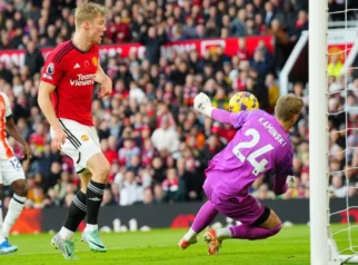 Manchester United F.C. Berburu Bek Kiri: Neco Williams Masuk Radar Setan Merah