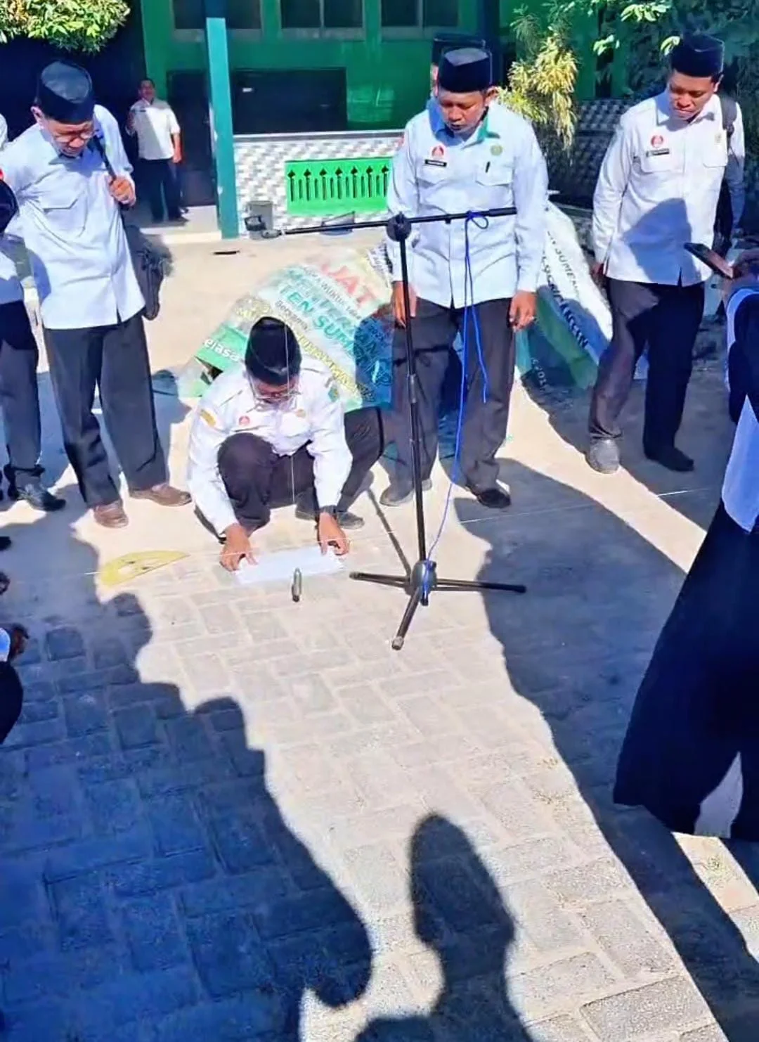 Menentukan Arah Kiblat lewat Bayangan Matahari: Panduan, Jadwal, dan Dampaknya