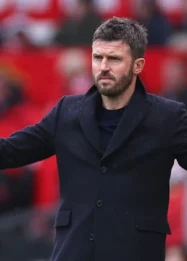 Michael Carrick Kembangkan Sayap: Man United Rekrut Kiper Muda Berbakat dan Terus Berburu Gelandang