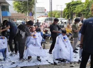 NasDem Lampung Hadirkan Layanan Tukang Cukur Gratis Profesional untuk Warga