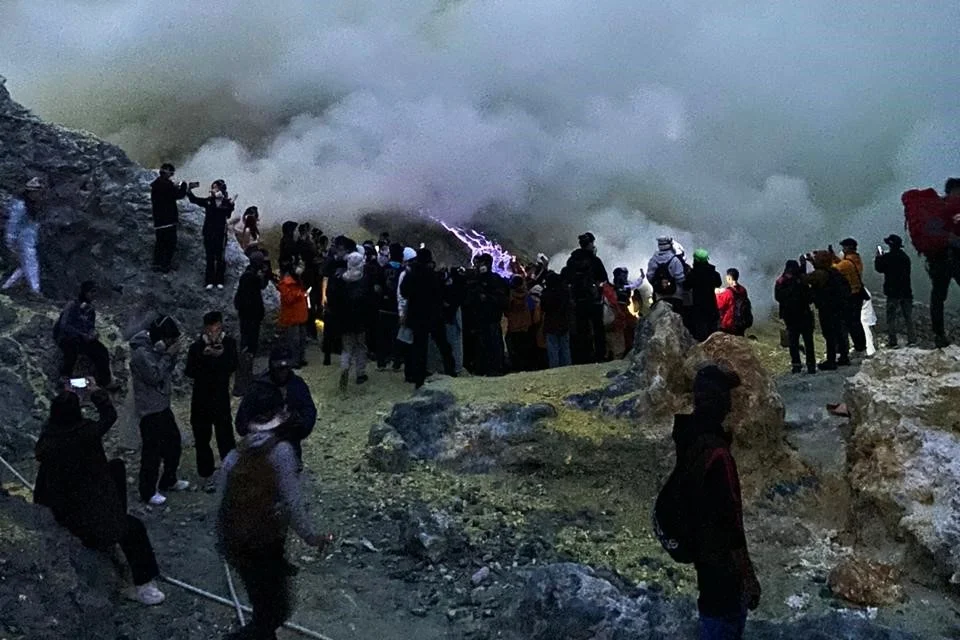 Panic Button Segera Beroperasi di Kawah Ijen: Inovasi Teknologi untuk Keselamatan Wisatawan di Tengah Ancaman Alam