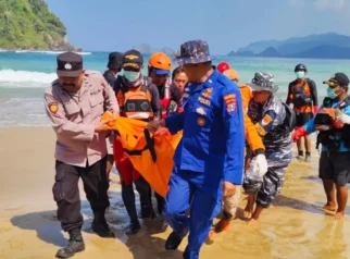 Pemancing Pulau Merah Ditemukan Meninggal Dunia: Kronologi Pencarian, Analisis SAR, dan Implikasi bagi Komunitas Pantai