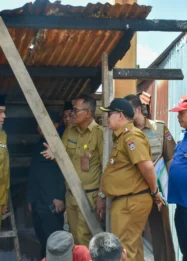 Pemko Padang Salurkan Bantuan Bagi Korban Kebakaran di Banuaran, Upaya Mitigasi Musim Kemarau