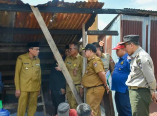 Pemko Padang Salurkan Bantuan Bagi Korban Kebakaran di Banuaran, Upaya Mitigasi Musim Kemarau