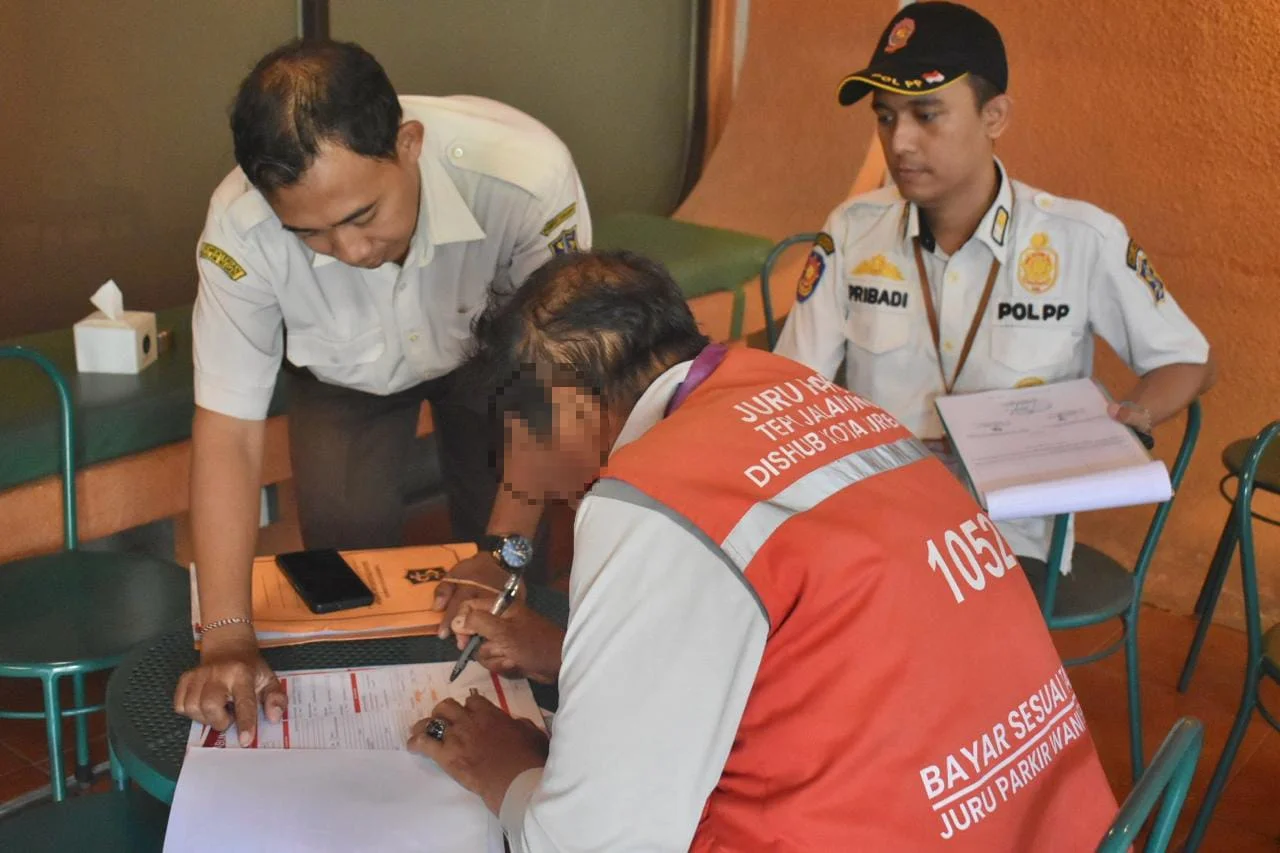 Pemkot Surabaya Jemput Bola Perluas Penerapan Parkir Digital