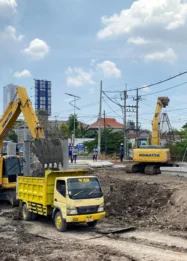 Pemkot Surabaya Lanjutkan Pelebaran Jalan Menganti 950 Meter, Upaya Mengurai Kemacetan Barat‑Selatan