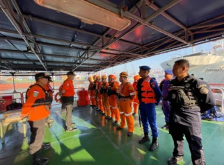 Pencarian KMN Entok Memasuki Hari Ke-40, Keluarga ABK Turut Terlibat dalam Operasi Gabungan di Perairan Kangean