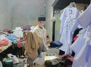 Penjahit Lokal Tetap Bertahan di tengah Gempuran Produk Pabrikan