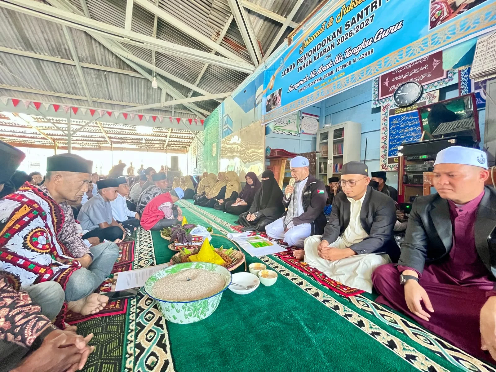 Penuh Haru dan Khidmat, Orang Tua Serahkan Anak kepada Tengku Guru di Dayah Al Azhar