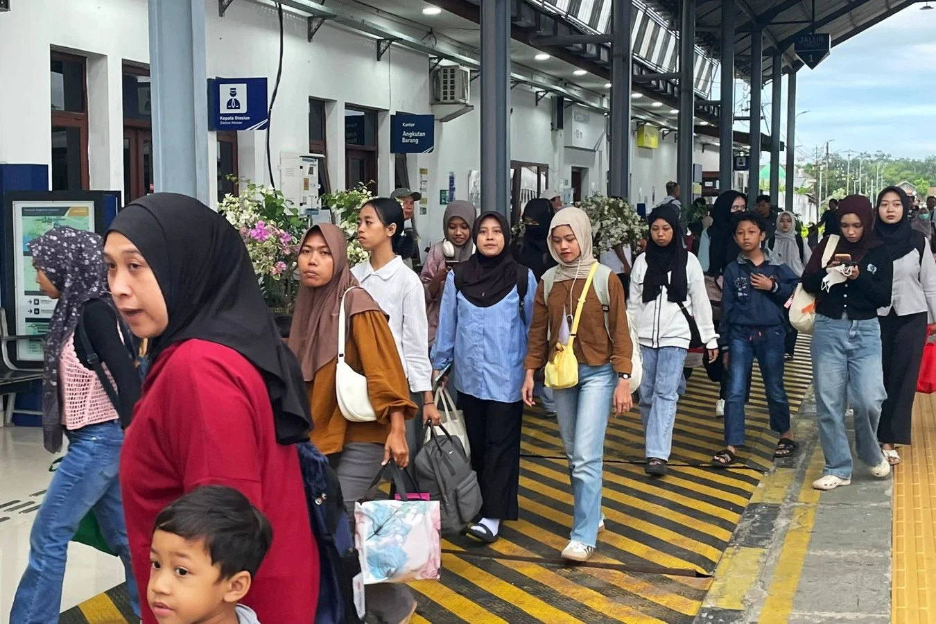Penumpang KAI Daop 9 Jember Tumbuh 6,18% pada Semester I 2026: Analisis dan Dampaknya