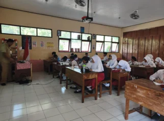 Penurunan Pendaftar SMP Negeri Blitar: Dampak pada Kelas, Kebijakan, dan Solusi