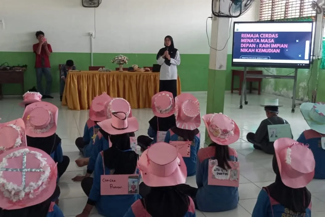 Penyuluh KUA Senayang Dorong Siswa SMA Fokus pada Pendidikan Sebelum Pernikahan