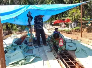 Perakitan Besi Jembatan Desa Kuripan Dilakukan Dengan Teliti, Mempercepat Konektivitas di Bengkulu Selatan