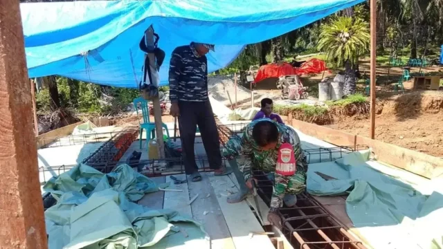 Perakitan Besi Jembatan Desa Kuripan Dilakukan Dengan Teliti, Mempercepat Konektivitas di Bengkulu Selatan