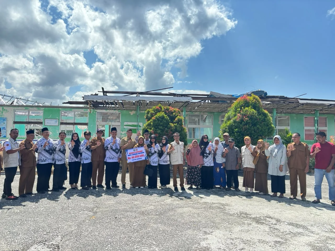 PGRI Bengkalis Salurkan Donasi untuk Korban Puting Beliung di Bandar Laksamana