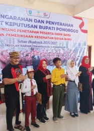 Plt Bupati Ponorogo Serahkan SK Penetapan Siswa Baru Sekolah Rakyat: Langkah Strategis Pendidikan Gratis bagi Anak Kurang Mampu