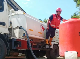 PMI Jember Salurkan 19.800 Liter Air ke Wilayah Kekeringan: Upaya Berkelanjutan Atasi Krisis Air Bersih di Musim Kemarau