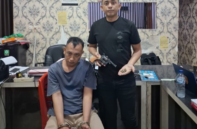 Polisi Gerebek Mess PT di OKU Timur, Revolver Rakitan dan Amunisi Disita dari Seorang Mandor