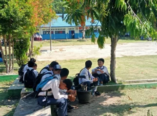 Program Ayah Antar Anak Sekolah: Tantangan, Data, dan Harapan Keterlibatan Orang Tua