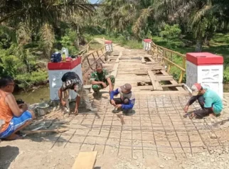 Progres Pembangunan Jembatan Beton Garuda di Desa Penindaian: Kolaborasi TNI dan Masyarakat untuk Infrastruktur Penguat Konektivitas