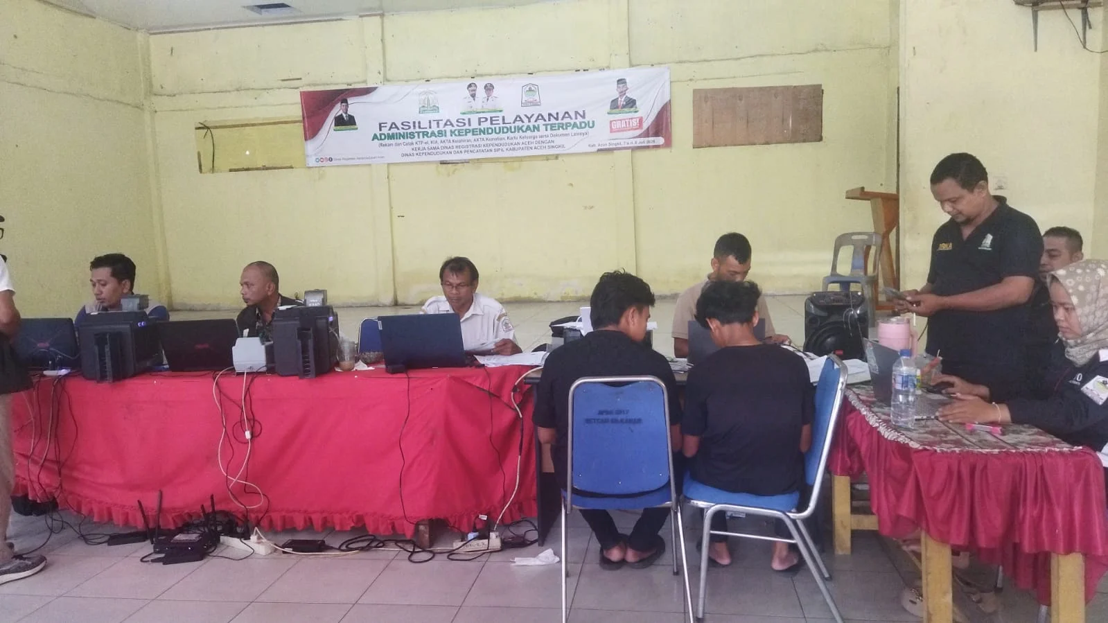 Ratusan Warga Aceh Singkil Manfaatkan Layanan Adminduk Jemput Bola untuk Pembaruan Data Kependudukan